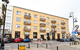 Old Town 5-Bedroom Apartment By Bookinghost